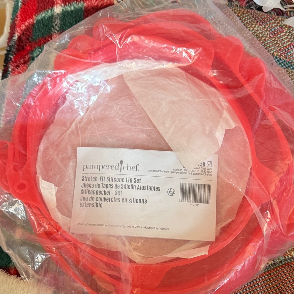 The Pampered Chef Stretch-Fit Silicone Lid Set - Red